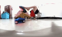 QIQI CRUSH SLAVE AND CAR 360VR WMV