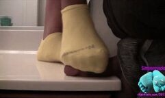yellow socks cock smash(huge load on my sole)