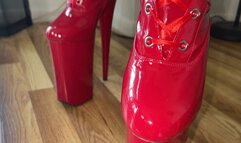 Red Fishnet and platform boot Virginia Slim 120