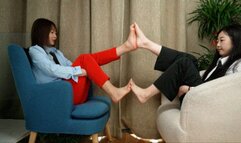 Asian girl Dada and Qiqi show off their four little feet2 HD