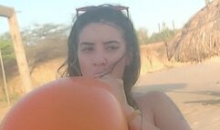 B2p BALLOON 18 oranje in the beach