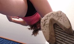 Shameless peach exposes and caresses her lovely feet, fc261x 1080p