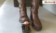 Brown boots pedal pumping bootjob