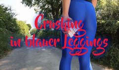 Crushing in blue leggings - Crushing in blauer Leggings