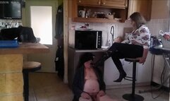 He has a head to be humiliated !