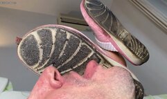 Lick My Slippers Dirty Soles Clean (part 1) - Ripulisci la Suola Sporca delle mie Pantofole con la Lingua (prima parte)