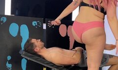 Full weight face farts on the workout bench