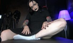 THE HUGE SQUIRT OF THE GOTHIC BABE