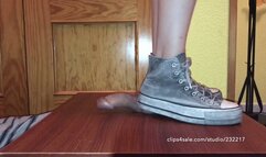 HANDJOB WHILE I CRUSH HIS BALLS!