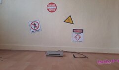 Sneaker-Girl Darleen - Old TV Receiver Crush