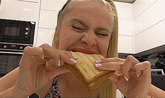 SHE GETS FAT ON TOAST!MP4