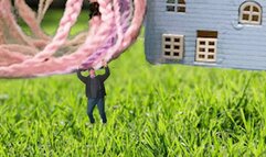 Brave Teenie Climbs Braids from Sky 1080