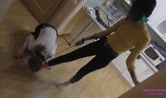 ZOE - I like feeling your tongue on my feet! (720p)