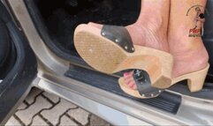 Crush festival under my wooden Mules