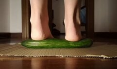 Italian girlfriend - cucumber and fruits crush fetish