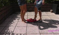 Sneaker-Girl Akira & Kleo - Pickup Truck Crush