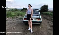 CustomVideo - 014 B - Jessy cranking old Skoda barefoot Face cam