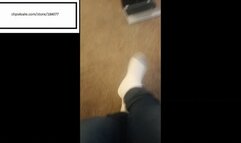 Mscumlicious84 Scratching her itchy feet