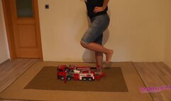 Sneaker-Girl Akira - Heavy Big Toy Car Crush