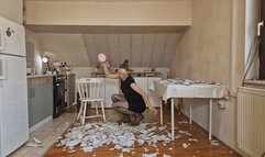 ALEXA HAS SO MANY PLATES