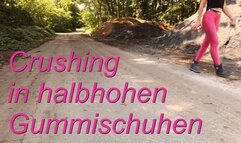 Crushing in rubber shoes - Crushing in Gummischuhen