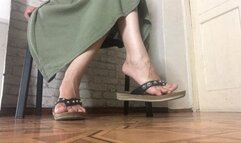 Feet in flip flops!