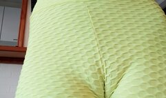 Cameltoe and ass worshipping in yoga pants