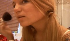 016 - Cori Applying MakeUp in Close Up (MP4)