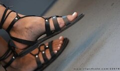 Candid foot fetish, blonde snob with perfect legs and nice feet in sandals