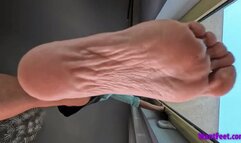 Lara Barefoot Stomping - 4K MP4