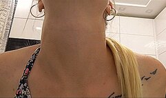 SWALLOWING BLUEBERRIES!MP4