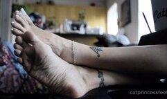 Sexy high arches and wrinkly soles close-up foot and legs show, side view