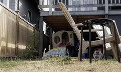 BBW MILF Buttcrack, fart and pee in the backyard