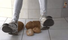 Bread under Christins Sneakers