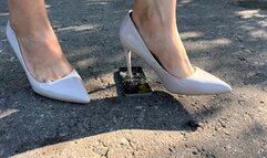 CRUSH Two iphone crush in high heels shoes