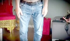 Paras?n? a?z?yla ayak parmaklar?m?n aras?na koyan kölem