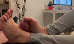 Quick footjob on sofa