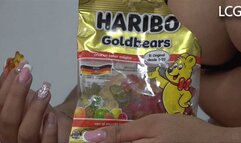 Susy And Xiomy Share Gummy Bears