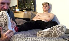 Barefoot Jerry feet size 47 EU Converse sneakers