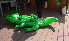 Sneaker-Girl Akira - Inflatable object Crush