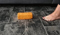 Barefoot cake destruction