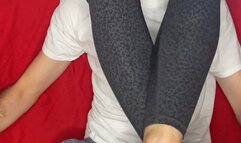 I want a foot massage during I squeeze him tightly