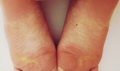 Herrin Jenns Anleitung fuers korrekte Reinigen ihrer perfekten Fuesse - mit Bildern untermalt