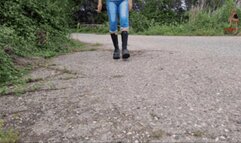 Giantess walk