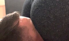 Bed ties face sittin