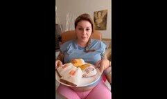 Stuffing pig's round gut