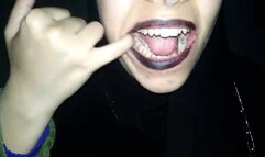 Biting hard my finger