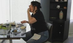 EATING FOR MY BIG GROWING BELLY