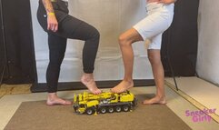 Sneaker-Girl Akira & Kleo - Big Toy Crane Crush