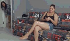 LORY FUCKING EVELYNA'S BELLY BUTTON WITH HER FINGER (i)